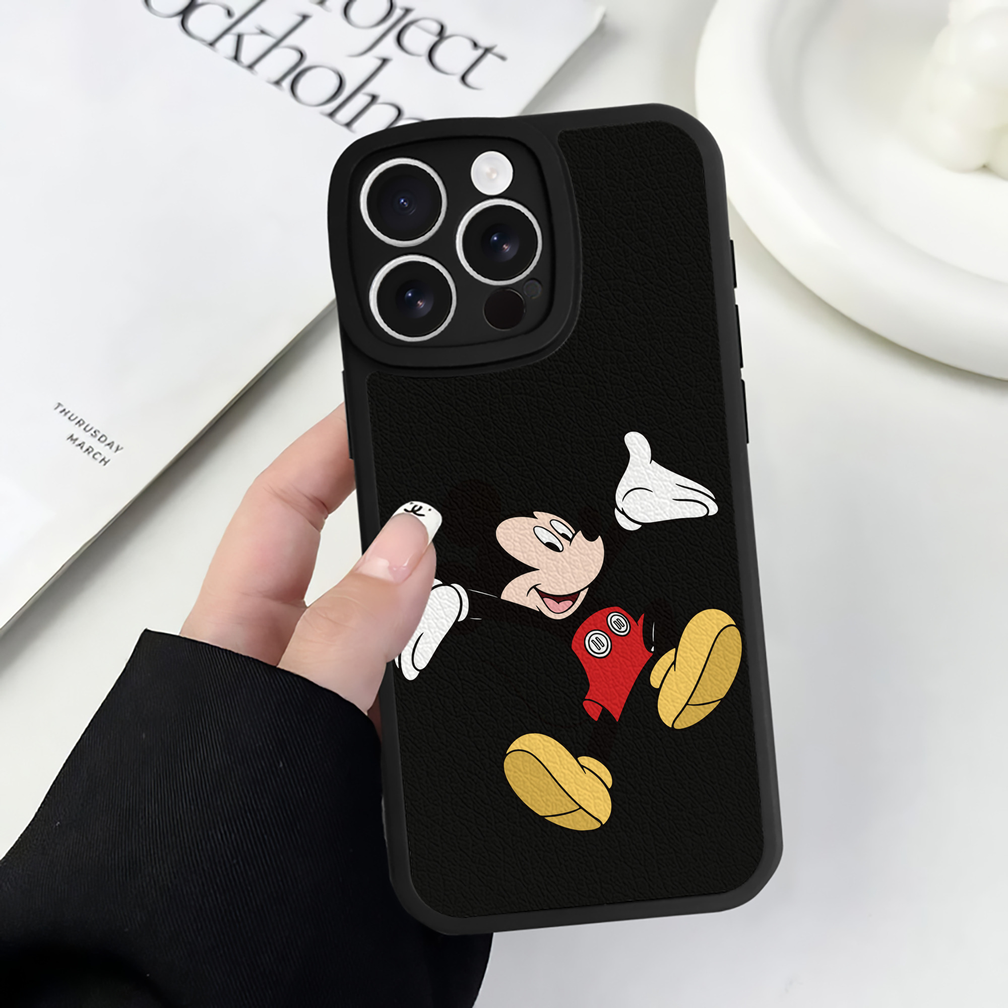 （画像用） ミッキーマウス Mickey Mouse 【iPhone 16シリーズ対応】シリコンスマホケース（レザー調） 材質：シリコン